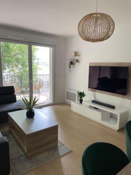 Superbe Appartement En Residence Avec Parking Le Mans Esterno foto